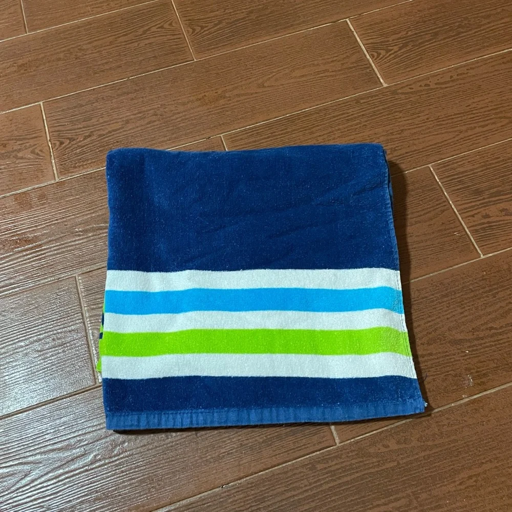 Schlitterbahn Waterparks and Resorts beach towel Velour blue green white striped